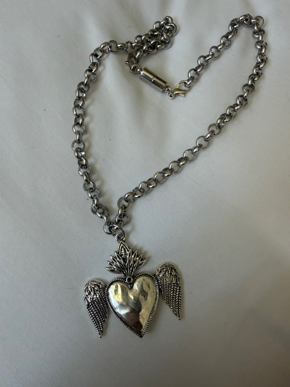 Silver Heart Wing Pendant Necklace NWOT - Picture 3 of 5